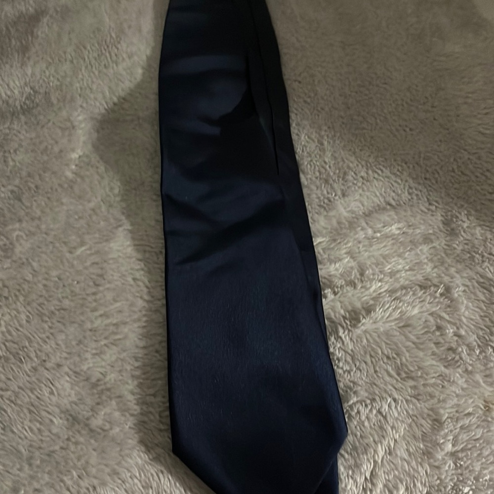 Du Hill blue tie